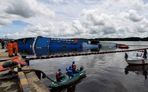 Antisipasi Pencemaran Minyak, Lokasi KM Satya Kencana III Karam Dipasang Oil Boom