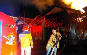 Rumah Warga Palangka Raya Terbakar Dini Hari, Api Diduga dari Korsleting Listrik