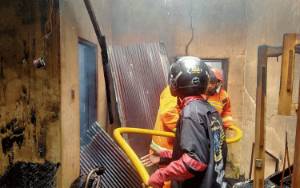 Barak 4 Pintu di Sampit Terbakar Saat Penghuni Keluar Rumah