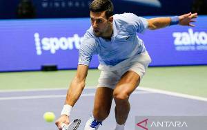 Djokovic Kalahkan Tsitsipas untuk Capai Final Paris Masters