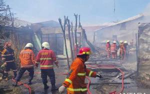 Petugas Damkar Tewas saat Padamkan Kebakaran Gudang Tiner