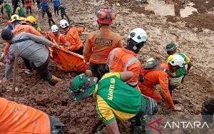 Tim SAR Evakuasi Empat Jenazah Korban Gempa di Desa Cijedil Cianjur