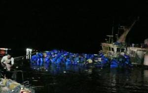 Pasca Terbalik di Pelabuhan Panglima Utar, KM Satya Kencana III Berhasil Diapungkan Kembali
