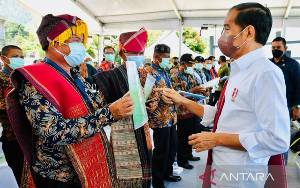 Presiden Jokowi Bagikan 1,5 Juta Sertifikat Tanah untuk Rakyat