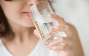 Cukup Minum Air Dapat Menunda Penuaan dan Penyakit Kronis