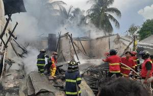 Enam Bangunan Ludes Terbakar di Jalan Garuda Palangka Raya