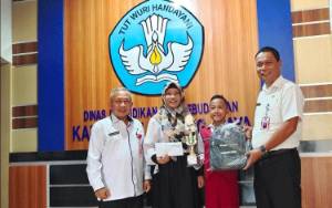 Disdikbud Murung Raya Beri Penghargaan Atlet Catur Junior Berprestasi