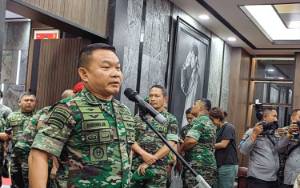 Kasad Dudung Berangkatkan Pasukan TNI AD ke Papua Tangani KKB