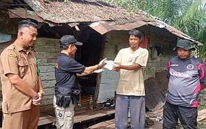 BPK Samuja Galang Donasi untuk Warga Ampah yang Rumahnya Tertimpa Pohon