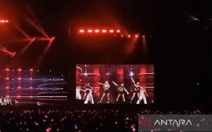 BLACKPINK Kepanasan dengan Udara Jakarta saat Konser di GBK