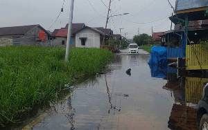 Jalan Anoi Kelurahan Palangka Mulai Terendam Banjir