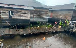 Curah Hujan Tinggi, Pemukiman Warga di Bantaran Sungai Arut Terancam Banjir