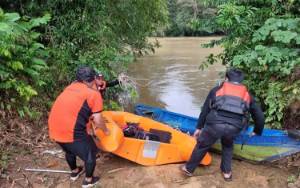 Tim Gabungan Masih Mencari Sopir dan Truk Fuso yang Terjun ke Sungai Lamandau