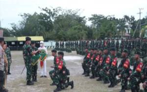 Ritual Tampung Tawar Tutup Prosesi Pelepasan Prajurit TNI Dari Kalteng ke Papua