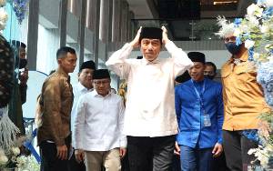 Jokowi Bareng "influencer" Jajal Kereta LRT Lintas Bekasi
