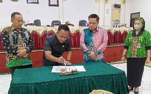 Ketua DPRD Barito Timur Teken Keputusan Pembentukan Pansus LKPJ Kepala Daerah Tahun 2022