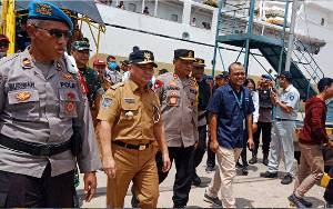 Gubernur Kalteng Pantau Arus Mudik di Pelabuhan Sampit