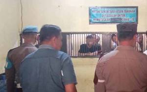 Kanit III SPKT Polresta Palangka Raya Cek Kondisi 20 Tahanan