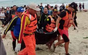 Tim SAR Temukan Dua Wisatawan Korban Terseret Ombak di Pantai Santolo
