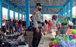 Personel Polsek Kapuas Hilir Patroli di Pasar Kelurahan Mambulau