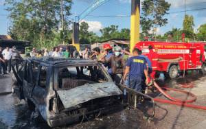  Mobil Terbakar di Depan SPBU Desa Sungai Tendang 
