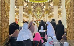 Hujan Deras tak Halangi Jamaah Laksanakan Arbain di Masjid Nabawi