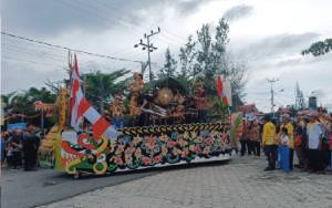 Kemeriahan Karnaval Budaya dan Pawai Pembangunan di Gunung Mas