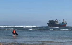 Tim SAR Gabungan Banyuwangi Evakuasi 29 ABK Kapal Nelayan Kandas