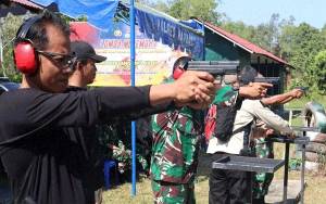 Polres Kapuas Gelar Lomba Menembak Meriahkan HUT Bhayangkara