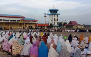 Salat Iduladha di Bandara Haji Asan Sampit, Ustad Abdul Muin Sebut Seperti di Padang Mahsyar