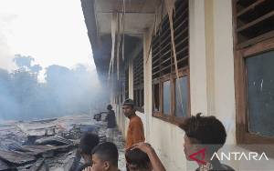 Delapan Rumah dan Fasilitas Sekolah Terbakar