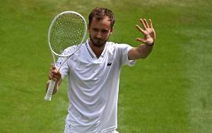 Medvedev Melaju ke Perempat Final Wimbledon untuk Pertama Kalinya