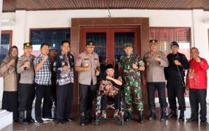  Kapolda Kalteng dan Danrem 102/Panju Panjung Beri Semangat untuk Kesehatan Bupati Seruyan