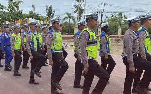 Polres Kapuas Giatkan Latihan Baris Berbaris Demi Tingkatkan Disiplin Personel 