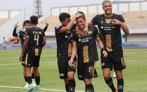 Dewa United ke Puncak Klasemen Setelah Hancurkan Persik Kediri 3-0