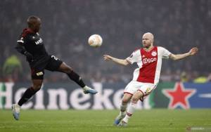 Ajax Datangkan Kiper Diant Ramaj dari Frankfurt