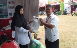 Stand DLHK Sediakan Penukaran Sampah dengan Pupuk Kompos di Seruyan Expo 2023