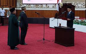 Resmi, Suwarno Dilantik Menjadi Anggota DPRD Kalteng Sisa Masa Jabatan Tahun 2019-2024