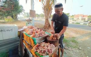 Harga Daging Ayam Ras di Palangka Raya Rp30.000
