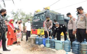 Polres Barito Selatan Distribusikan 4 Ribu Liter Air Bersih