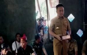 Gubernur Kalteng Berikan Santunan kepada Korban Tragedi Desa Bangkal
