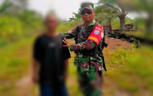 Sempat Kejar-Kejaran, Anggota TNI Tangkap Pelaku Pembakar Lahan