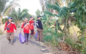 Gotong Royong Gerakan Pemberantasan Sarang Nyamuk di Kelurahan Selat Utara