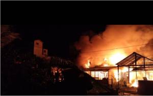  Sejumlah Rumah, Barak, dan Satu Gedung Walet Terbakar di Samuda
