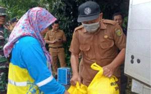300 Paket Sembako Murah Ludes Diserbu Warga Kelurahan Tumbang Rungan