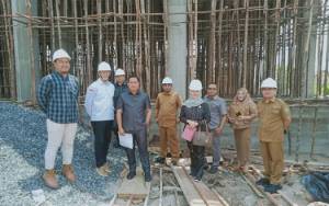 Komisi C DPRD Palangka Raya Pantau Progres Pembangunan SD dan SMP di Kelurahan Panarung