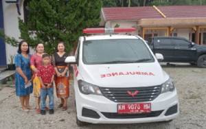 Legislator Gunung Mas ini Belikan Jemaat GKE Tewang Pajangan Mobil Ambulans