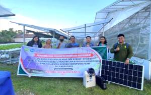 Tim Dosen Universitas Palangka Raya Inisiasi UMKM Hidroponik dalam Penggunaan Sistem Pembangkit Listrik Tenaga Surya