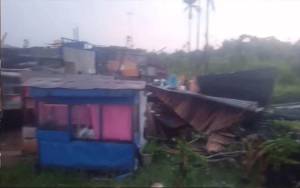 Sejumlah Rumah Warga Desa Pulau Telo Baru Kapuas Rusak Diterjang Angin Kencang
