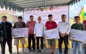 Nelayan Kobar Dapat Bantuan Paket Konversi BBM ke BBG dari Komisi VII DPR RI